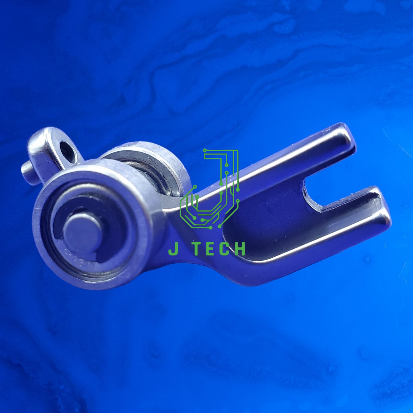 Single needle roller presser foot