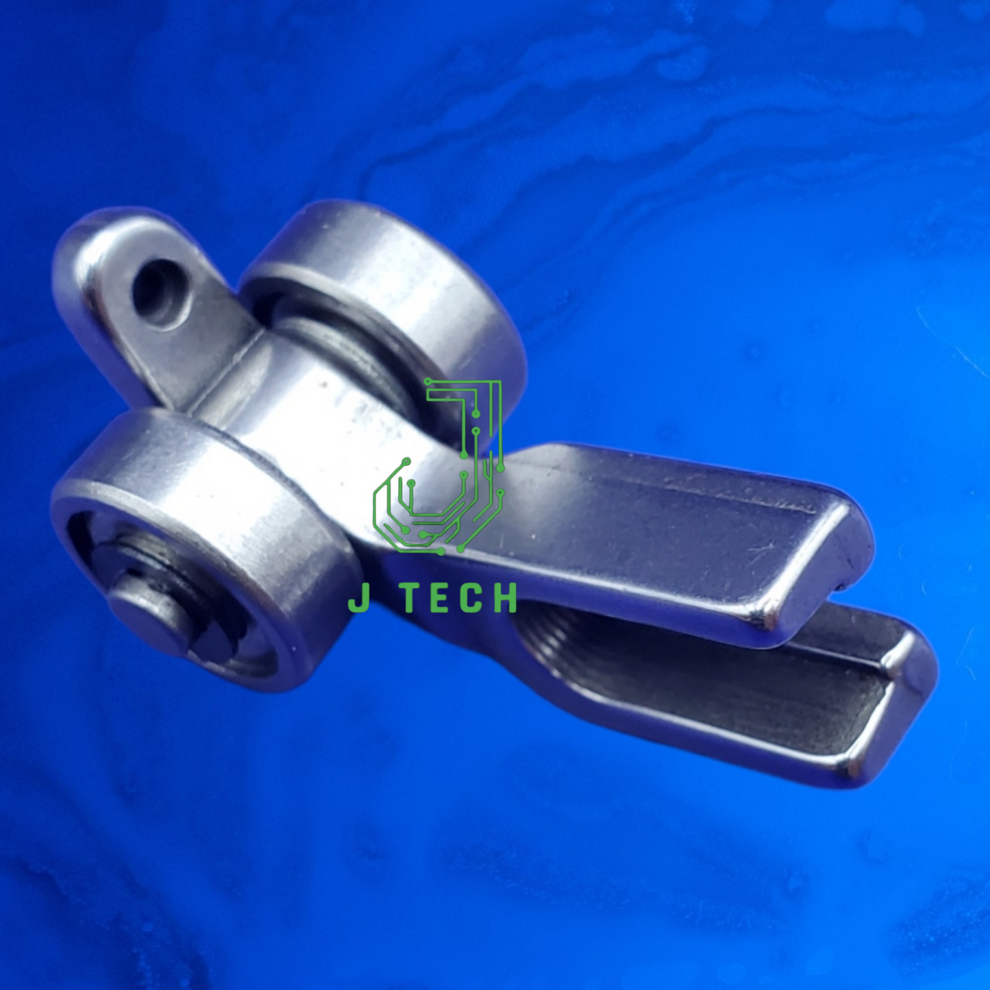 Single needle roller presser foot